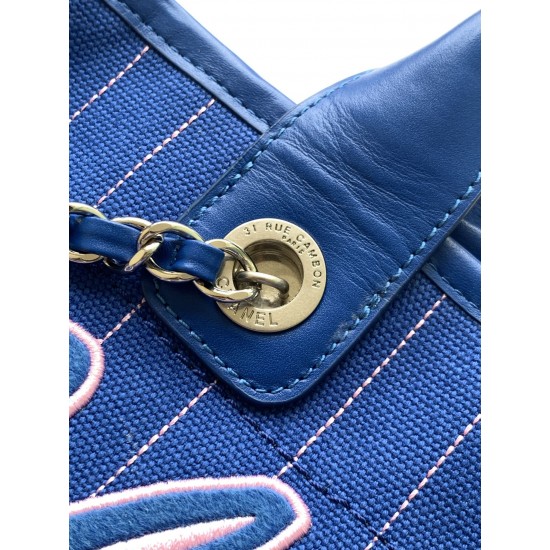 780 23P beach bag shopping bag made of material cotton made of calfskin and silver metal collocation in the era of the small waste bag to kill the big bag said fashion is a circle turn around and back again, however, chanel has given it more texture and f