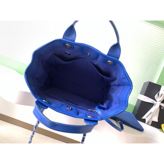 780 23P beach bag shopping bag made of material cotton made of calfskin and silver metal collocation in the era of the small waste bag to kill the big bag said fashion is a circle turn around and back again, however, chanel has given it more texture and f