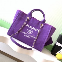 660 Chanel beach bag shopping bag made of cotton material calfskin and metal collocation in the era of small waste bag to kill the big bag said that fashion is a circle to turn around and come back, however, chanel and give it more texture and fashion sen