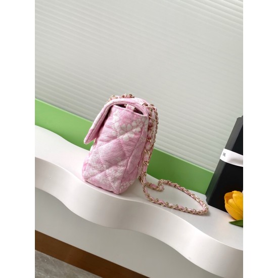 730 25M The color scheme of this season's beach bag simply kills crazy gentle pink like spring cherry blossoms falling romantic and sweet and whine pink and white color scheme summer flavor full of star R print denim over gold metal collision simple and h