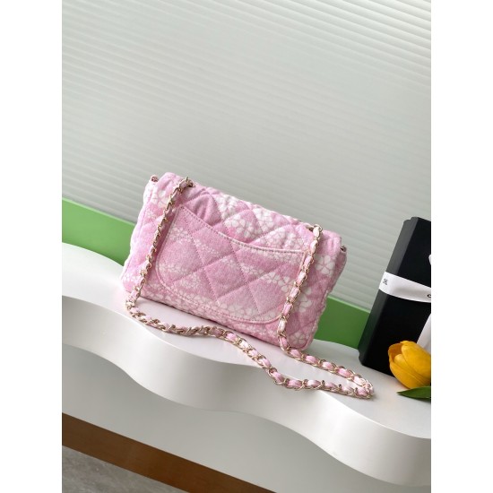 730 25M The color scheme of this season's beach bag simply kills crazy gentle pink like spring cherry blossoms falling romantic and sweet and whine pink and white color scheme summer flavor full of star R print denim over gold metal collision simple and h