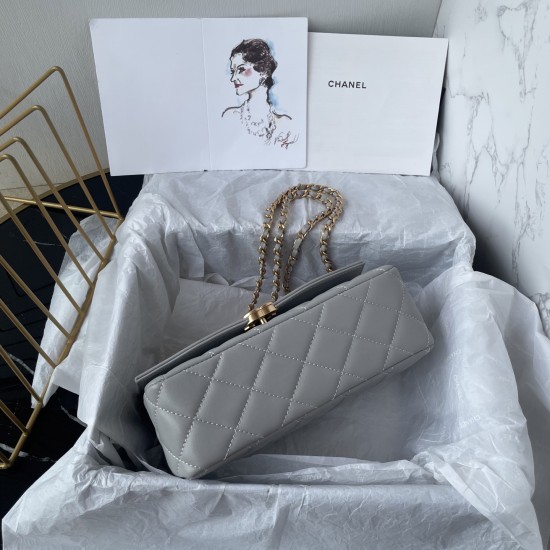 700 spot 25P new favorite fragrant grandmother home this bag back out to be chased asked classic lambskin mouth cover bag simple and exquisite whether the black body with the body presents a kind of elegant temperament as if with the beach series of fresh