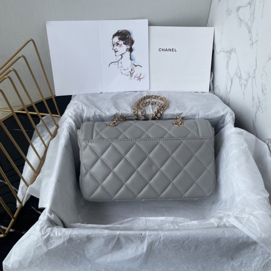 700 spot 25P new favorite fragrant grandmother home this bag back out to be chased asked classic lambskin mouth cover bag simple and exquisite whether the black body with the body presents a kind of elegant temperament as if with the beach series of fresh