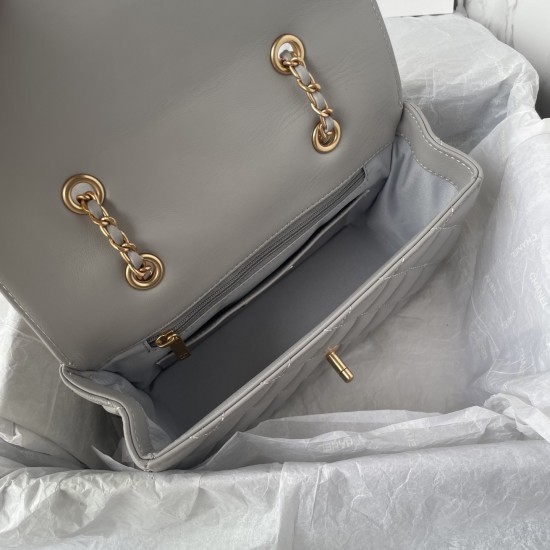 700 spot 25P new favorite fragrant grandmother home this bag back out to be chased asked classic lambskin mouth cover bag simple and exquisite whether the black body with the body presents a kind of elegant temperament as if with the beach series of fresh