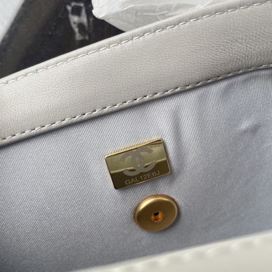 700 spot 25P new favorite fragrant grandmother home this bag back out to be chased asked classic lambskin mouth cover bag simple and exquisite whether the black body with the body presents a kind of elegant temperament as if with the beach series of fresh