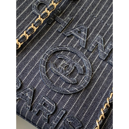 730 Chanel beach bag shopping bag made of material cotton production calfskin and metal collocation in the era of small waste bag to kill the big bag said fashion is a circle to turn around and come back, however, chanel and give it more texture and fashi