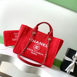 660 Chanel beach bag shopping bag made of cotton material calfskin and metal collocation in the era of small waste bag to kill the big bag said that fashion is a circle to turn around and come back, however, chanel and give it more texture and fashion sen