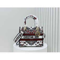 450Original Embroidery Lady five compartments spot embroidery toffee Tote limited series Puglia idyllic theme of high-grade hardware craftsmanship sense of full display of early spring fluttering style full of poetic and new spring breathsize24cm Model 99