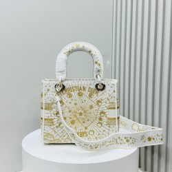 450Original Embroidery Lady five compartments spot embroidery toffee Tote limited series Puglia idyllic theme of high-grade hardware craftsmanship sense of full display of early spring fluttering style full of poetic and new spring breathsize24cm Model 99