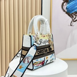 450Original Embroidery Lady five compartments spot embroidery toffee Tote limited series Puglia idyllic theme of high-grade hardware craftsmanship sense of full display of early spring fluttering style full of poetic and new spring breathsize24cm Model 99