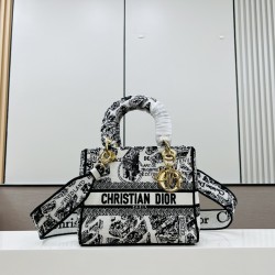 Lot of 450 original single embroidery Lady five frame spot embroidery toffee Tote limited series Puglia idyllic theme of high-grade hardware craft sense of full display of early spring fluttering style full of poetry and the new spring breathsize24cm Mode