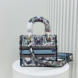 450Original Embroidery Lady five compartments spot embroidery toffee Tote limited series Puglia idyllic theme of high-grade hardware craftsmanship sense of full display of early spring fluttering style full of poetic and new spring breathsize24cm Model 99
