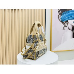 450Original Embroidery Lady five compartments spot embroidery toffee Tote limited series Puglia idyllic theme of high-grade hardware craftsmanship sense of full display of early spring fluttering style full of poetic and new spring breathsize24cm Model 99