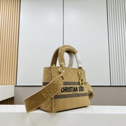 Lot of 450 original single embroidery Lady five frame spot embroidery toffee Tote limited series Puglia idyllic theme of high-grade hardware craft sense of full display of early spring fluttering style full of poetry and the new spring breathsize24cm Mode