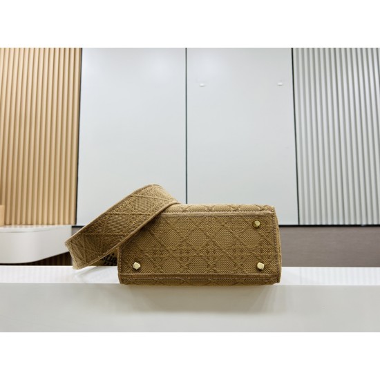 Lot of 450 original single embroidery Lady five frame spot embroidery toffee Tote limited series Puglia idyllic theme of high-grade hardware craft sense of full display of early spring fluttering style full of poetry and the new spring breathsize24cm Mode