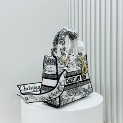 450Original Embroidery Lady five compartments spot embroidery toffee Tote limited series Puglia idyllic theme of high-grade hardware craftsmanship sense of full display of early spring fluttering style full of poetic and new spring breathsize24cm Model 99