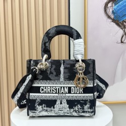 450Original Embroidery Lady five compartments spot embroidery toffee Tote limited series Puglia idyllic theme of high-grade hardware craftsmanship sense of full display of early spring fluttering style full of poetic and new spring breathsize24cm Model 99