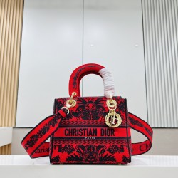 Lot of 450 original single embroidery Lady five frame spot embroidery toffee Tote limited series Puglia idyllic theme of high-grade hardware craft sense of full display of early spring fluttering style full of poetry and the new spring breathsize24cm Mode