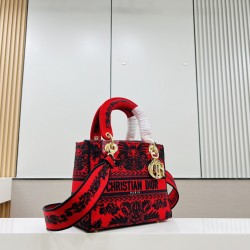 Lot of 450 original single embroidery Lady five frame spot embroidery toffee Tote limited series Puglia idyllic theme of high-grade hardware craft sense of full display of early spring fluttering style full of poetry and the new spring breathsize24cm Mode