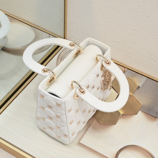 250 four compartments 20cm lady latest limited edition thick butterfly studs toffee bag W manpower a must have My Lady new practice pocket flap shoulder handbag classic shoulder crossbody British royal toffee bag removable leather shoulder strap feel soft