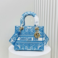 450Original Embroidery Lady five compartments spot embroidery toffee Tote limited series Puglia idyllic theme of high-grade hardware craftsmanship sense of full display of early spring fluttering style full of poetic and new spring breathsize24cm Model 99