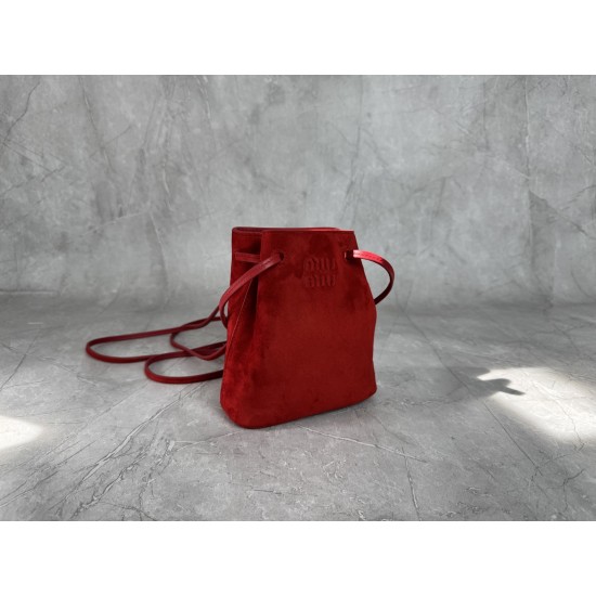 P4805NF460 red new mini bucket bag made of top imported lambskin leather is super soft and cost-effective can manage a variety of styles very playful and cute can be shoulder crossbody handheld shoulder shape varied bag is small but very loaded size 17X14