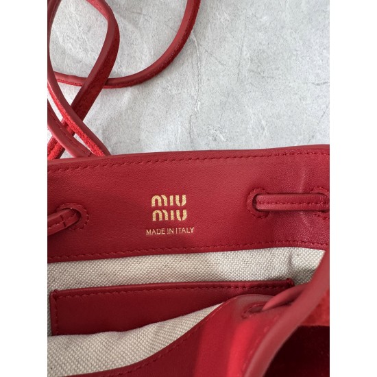 P4805NF460 red new mini bucket bag made of top imported lambskin leather is super soft and cost-effective can manage a variety of styles very playful and cute can be shoulder crossbody handheld shoulder shape varied bag is small but very loaded size 17X14