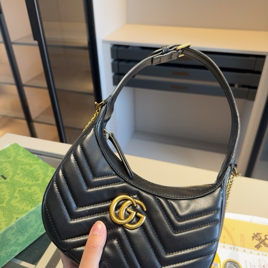 130 cowhide series GUCCI Marmont new wave half-moon armpit bag with chain can be carried on the shoulder original cowhide major celebrities sought after explosive models using the best hardware accessories classic logo top workmanship is comparable to the