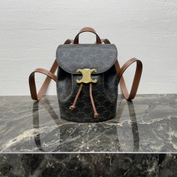 P700Bonnie shoulder bag this Bonnie shoulder bag design is really too perfect simple and fashionable Arc de Triomphe logo exquisite whether with casual wear or formal wear can instantly enhance the overall fashion sense of the look walk on the street turn