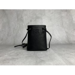 p4805NF460 black new mini bucket bag made of top imported lambskin leather is super soft and cost-effective can manage a variety of styles very playful and cute can be shoulder crossbody handheld shoulder shape varied bag is small but very able to load si