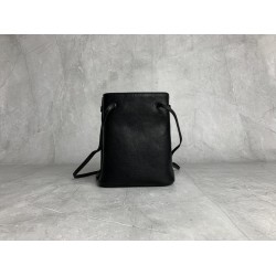 p4805NF460 black new mini bucket bag made of top imported lambskin leather is super soft and cost-effective can manage a variety of styles very playful and cute can be shoulder crossbody handheld shoulder shape varied bag is small but very able to load si