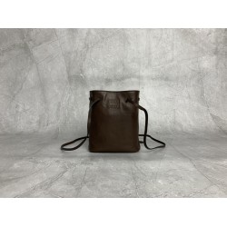 p4805NF460 heather color new mini bucket bag made of top imported lambskin leather super soft and cost-effective can manage a variety of styles very playful and lovely can be shoulder crossbody handheld shoulder shape varied bag is small but very able to 