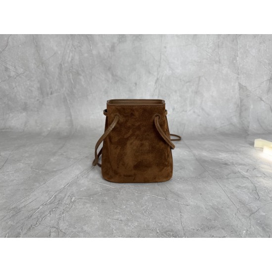 P4805NF460 light brown new mini bucket bag made of top imported lambskin leather is super soft and cost-effective can manage a variety of styles very playful and cute can be shoulder crossbody handheld shoulder shape varied bag is small but very loaded si