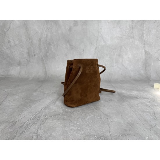 P4805NF460 light brown new mini bucket bag made of top imported lambskin leather is super soft and cost-effective can manage a variety of styles very playful and cute can be shoulder crossbody handheld shoulder shape varied bag is small but very loaded si