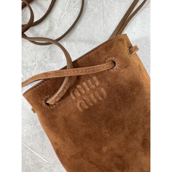 P4805NF460 light brown new mini bucket bag made of top imported lambskin leather is super soft and cost-effective can manage a variety of styles very playful and cute can be shoulder crossbody handheld shoulder shape varied bag is small but very loaded si