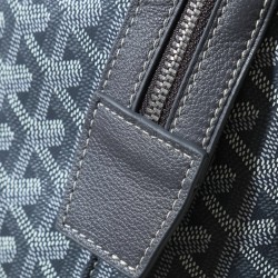 Close-up of multi-angle details of the shoulder bag