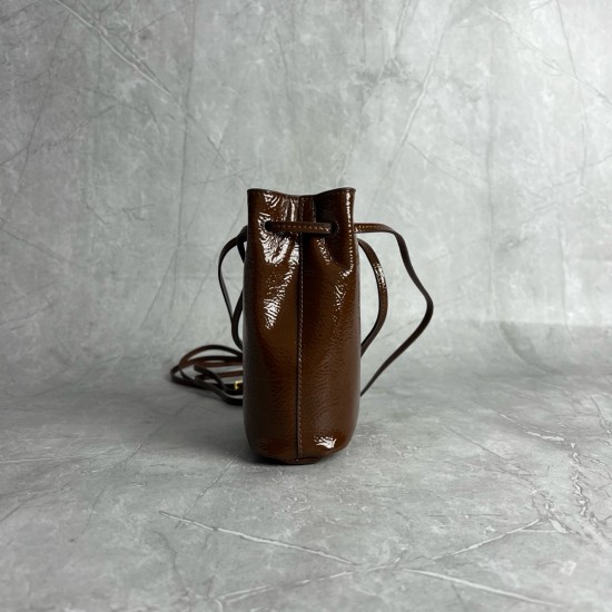 P4805NF460 new mini bucket bag patent leather brown using new wrinkle paint calfskin unique ice silk texture leather soft cost-effective can manage a variety of styles very playful and lovely can be shoulder crossbody handheld shoulder shape varied bag al