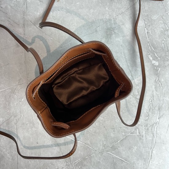 P4805NF460 new mini bucket bag patent leather brown using new wrinkle paint calfskin unique ice silk texture leather soft cost-effective can manage a variety of styles very playful and lovely can be shoulder crossbody handheld shoulder shape varied bag al