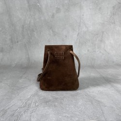 P4805NF460 dark brown new mini bucket bag made of top imported lambskin leather is super soft and cost-effective can manage a variety of styles very playful and cute can be shoulder crossbody handheld shoulder shape varied bag is small but very loaded siz
