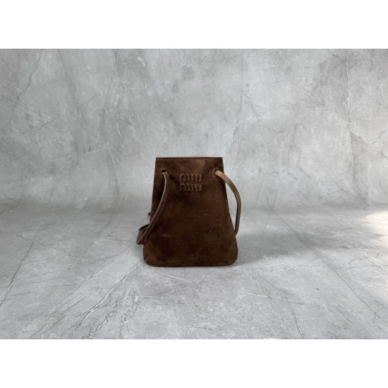 P4805NF460 dark brown new mini bucket bag made of top imported lambskin leather is super soft and cost-effective can manage a variety of styles very playful and cute can be shoulder crossbody handheld shoulder shape varied bag is small but very loaded siz