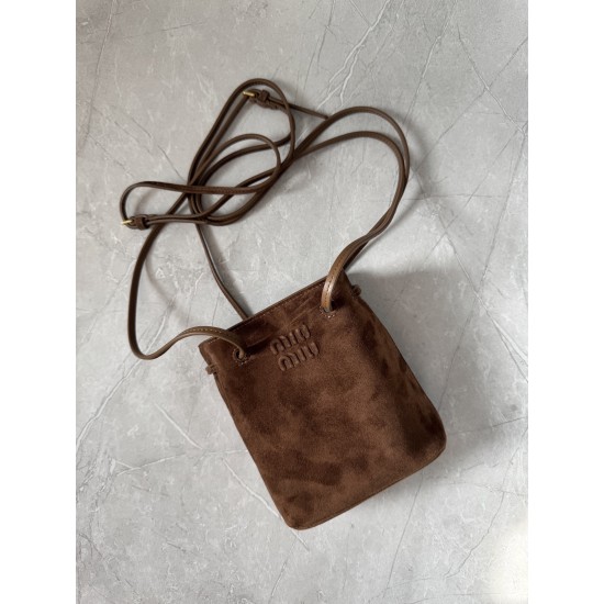 P4805NF460 dark brown new mini bucket bag made of top imported lambskin leather is super soft and cost-effective can manage a variety of styles very playful and cute can be shoulder crossbody handheld shoulder shape varied bag is small but very loaded siz