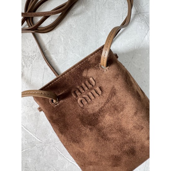 P4805NF460 dark brown new mini bucket bag made of top imported lambskin leather is super soft and cost-effective can manage a variety of styles very playful and cute can be shoulder crossbody handheld shoulder shape varied bag is small but very loaded siz