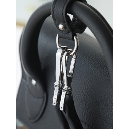 Premium Quality Original P580 Goyard Aln Mini Shoulder BagButtoned version with original gift boxUpgraded manualRibbonThe Aln Mini Shoulder Bag is a condensed version of the Aln with an emphasis on mold and versatilityWith a set of clever hooks and two re