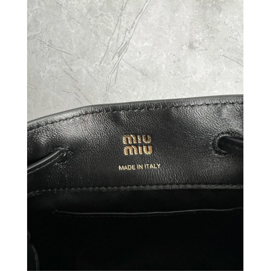 P4805NF460 new mini bucket bag patent leather black using new wrinkle paint calfskin unique ice silk texture leather soft cost-effective can manage a variety of styles very playful and lovely can be shoulder crossbody handheld shoulder shape changeable ba