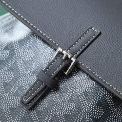 Premium Quality Original P580 Goyard Aln Mini Shoulder BagButtoned version with original gift boxUpgraded manualRibbonThe Aln Mini Shoulder Bag is a condensed version of the Aln with a focus on mold and versatilityWith a set of clever hooks and two remova