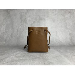 p4805NF460 brown new mini bucket bag made of top imported lambskin leather is super soft and cost-effective can manage a variety of styles very playful and lovely can be shoulder crossbody handheld shoulder shape varied bag is small but very able to load 