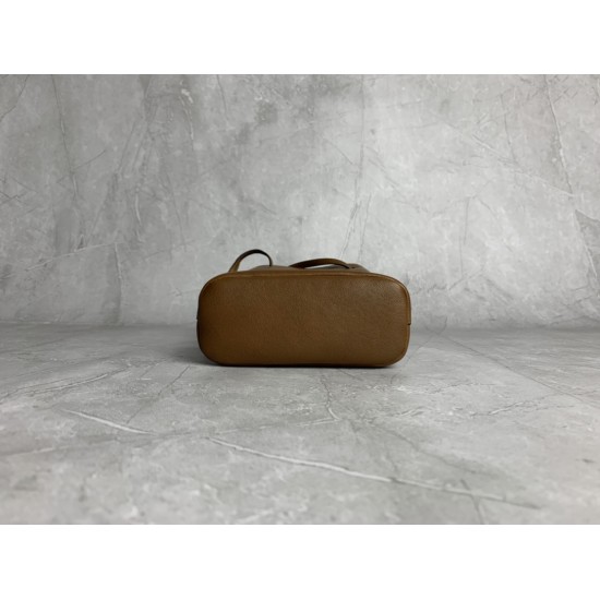 p4805NF460 brown new mini bucket bag made of top imported lambskin leather is super soft and cost-effective can manage a variety of styles very playful and lovely can be shoulder crossbody handheld shoulder shape varied bag is small but very able to load 