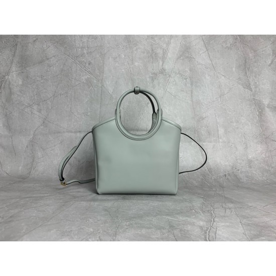 P780M288 new online M family IVY basket handbags simple lines urban style and fine cowhide leather is the key to this new IVY handbags using sophisticated design embellished with letters logo highlights the classic tone of this handbag is the most special