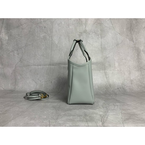 P780M288 new online M family IVY basket handbags simple lines urban style and fine cowhide leather is the key to this new IVY handbags using sophisticated design embellished with letters logo highlights the classic tone of this handbag is the most special