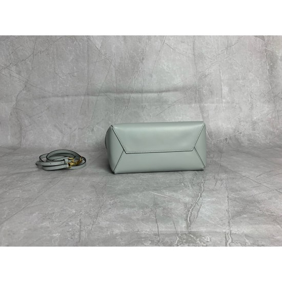 P780M288 new online M family IVY basket handbags simple lines urban style and fine cowhide leather is the key to this new IVY handbags using sophisticated design embellished with letters logo highlights the classic tone of this handbag is the most special